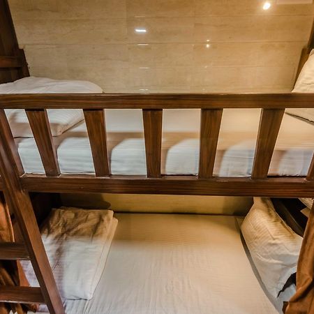 Awesome Dormitory - Men Only Bombay Esterno foto