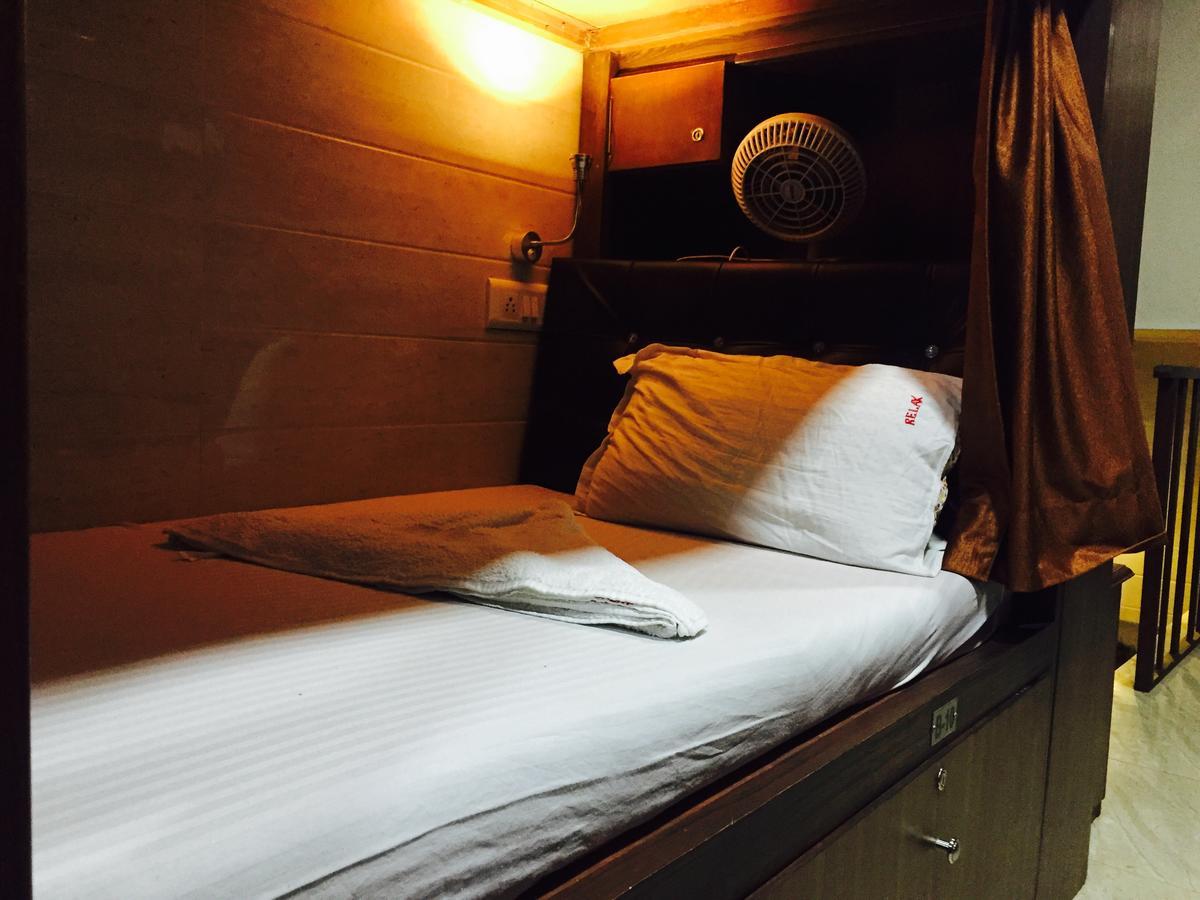 Awesome Dormitory - Men Only Bombay Esterno foto